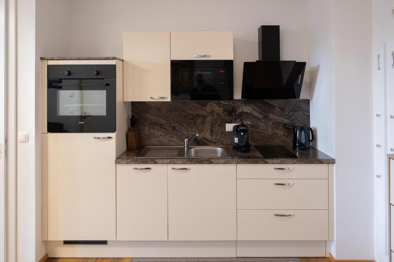 Modern Apartment W/ Cozy Balcony Near City Center Wien Eksteriør bilde