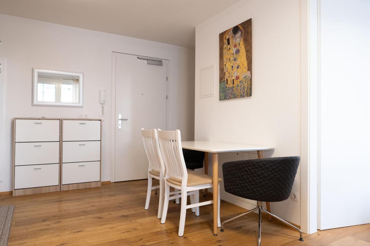 Modern Apartment W/ Cozy Balcony Near City Center Wien Eksteriør bilde