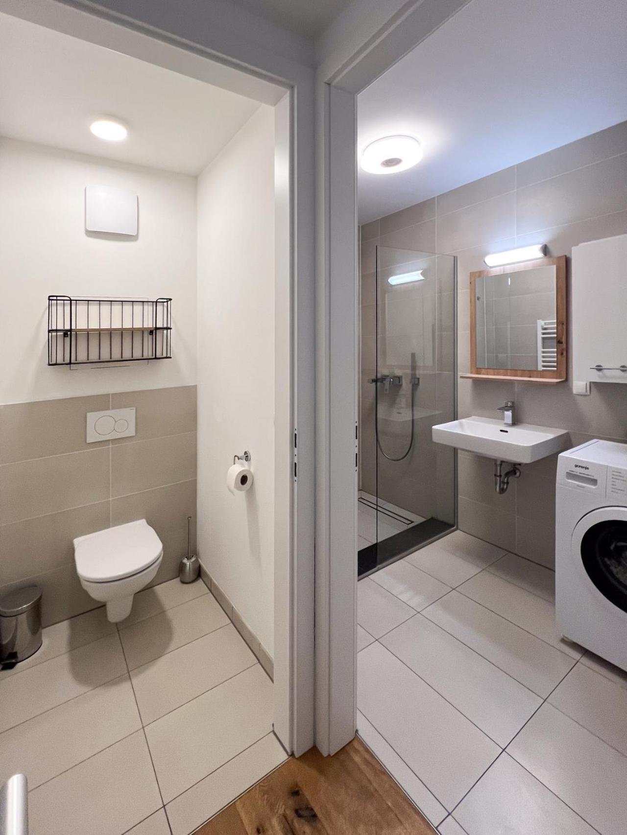 Modern Apartment W/ Cozy Balcony Near City Center Wien Eksteriør bilde